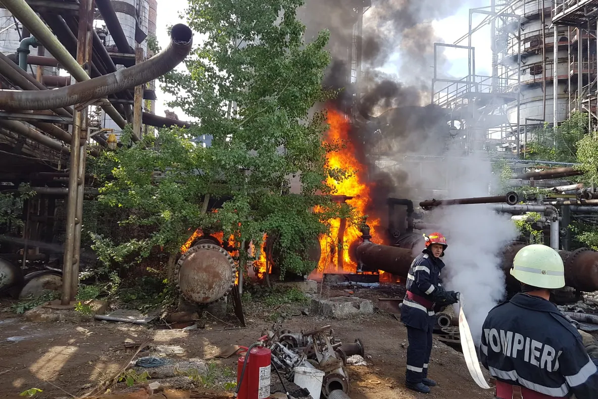 Incendiu la Ploiești, în zona fostei rafinării Astra