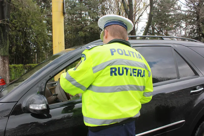 VIDEO Razie a polițiștilor în parcul de la Sala Sporturilor din Ploiești