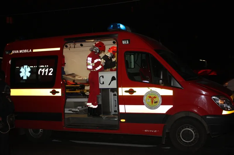 Patru copii și mama lor, transportați de urgență la UPU Ploiești! Prezintă simptomele unei toxinfecții alimentare!