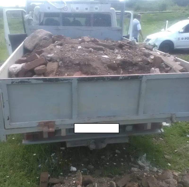 Prahovean amendat de Poliția Locală Ploiești pentru că depozita deșeuri rezultate din construcții  pe terenul viran