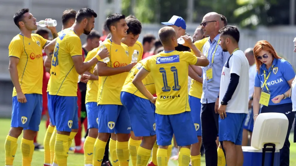 Victorie lejeră pentru Petrolul la Petroşani, cu Energeticianul