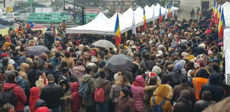 Târgul de Crăciun organizat de elevii de la Colegiul Național I.L. Caragiale, un real succes