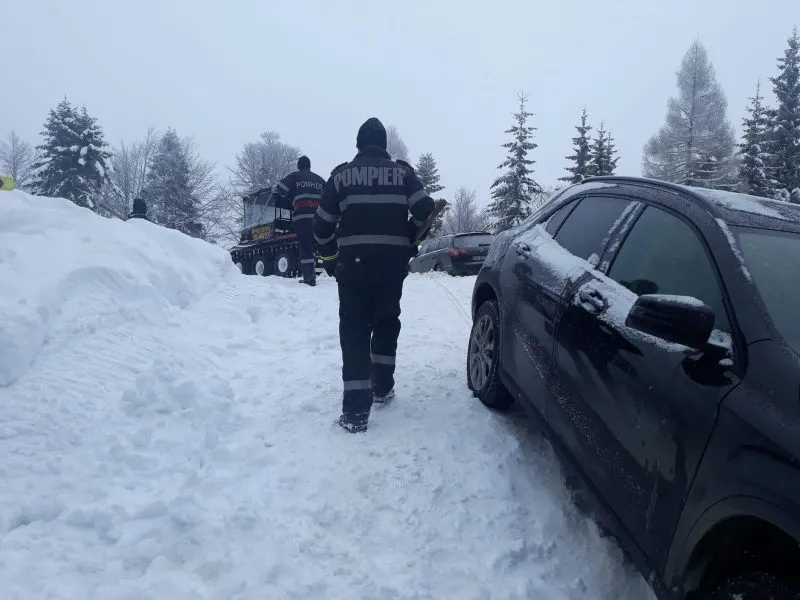 Strat de zăpadă şi circulaţie în condiţii de iarnă, pe drumurile naţionale din judeţul Prahova
