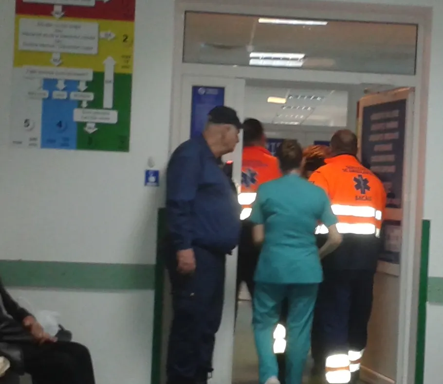 Cazul fetei din Sinaia care a eliminat o bucată de tifon, cel mai probabil uitată la operație
