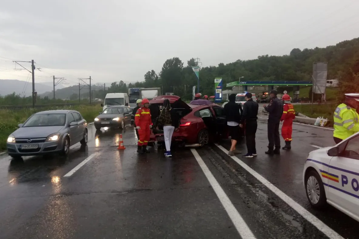 FOTO| Accident la Nistorești. O mașină s-a răsturnat