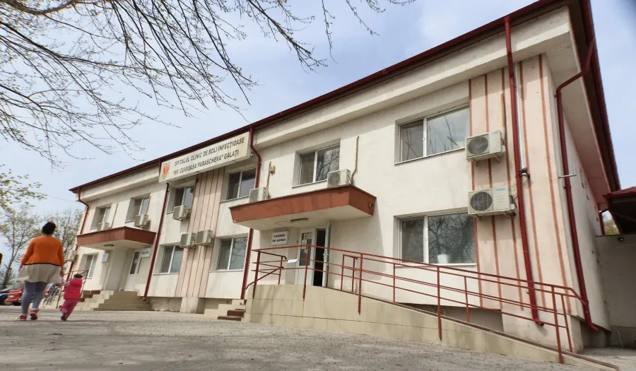 Turist în stare gravă la spitalul, după ce a căzut de la etajul unui hotel, în zona Padina-Peștera