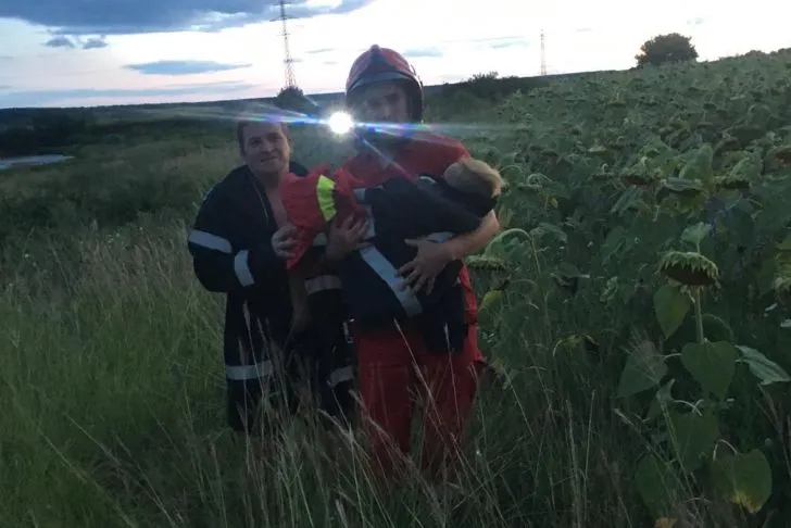 Doi copii luați de viitură la Filipeștii de Pădure. Unul a fost salvat. 300 de pompieri caută al doilea copil