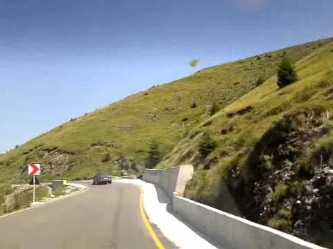 Alunecări de teren pe un drum din zona Sinaia