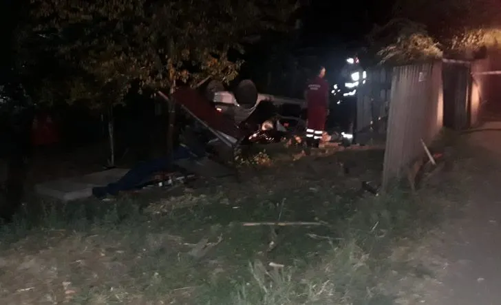 FOTO Accident grav la Moara Nouă, în Prahova! Un tânăr a murit, un altul e în stare gravă!