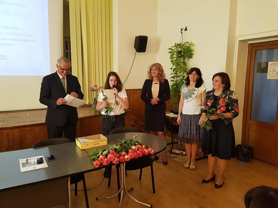 Absolvenții prahoveni cu nota 10 la Bac și Evaluarea Națională  au fost premiați la ISJ Prahova