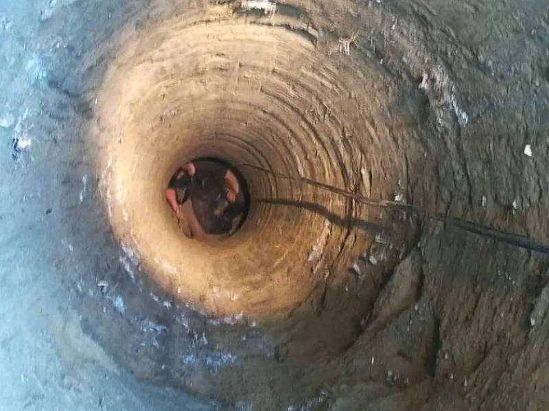 Un bărbat a căzut într-un puț dezafectat la Boldești-Scăeni