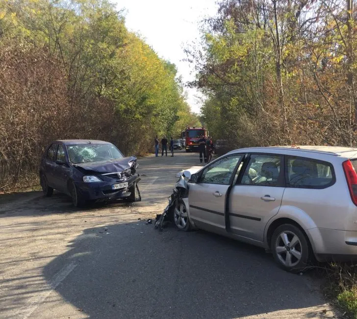 FOTO Accident în zona Strejnicu-Pădurea Crângul lui Bot. Trei femei și un copil au ajuns la spital!