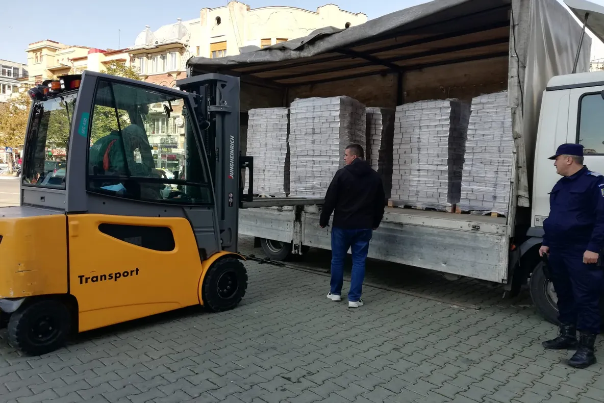 FOTO| Prahova, pregătită pentru alegerile prezidențiale! Au sosit buletinele de vot