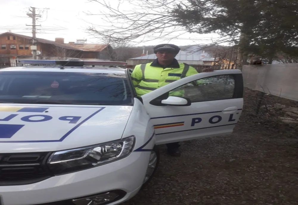 Eroul zilei în Prahova: Un polițist care se îndrepta spre serviciu, a acordat primele îngrijiri  victimei unui accident 
