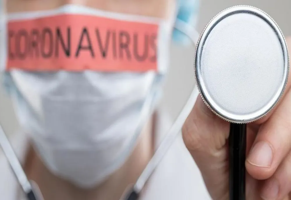 Persoanele astmatice ar trebui să poarte masca de protecție doar în situații de urgență