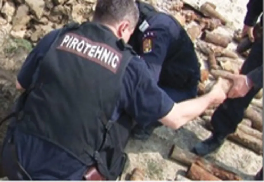 Proiectil explozit descoperit în incinta unei firme din Prahova