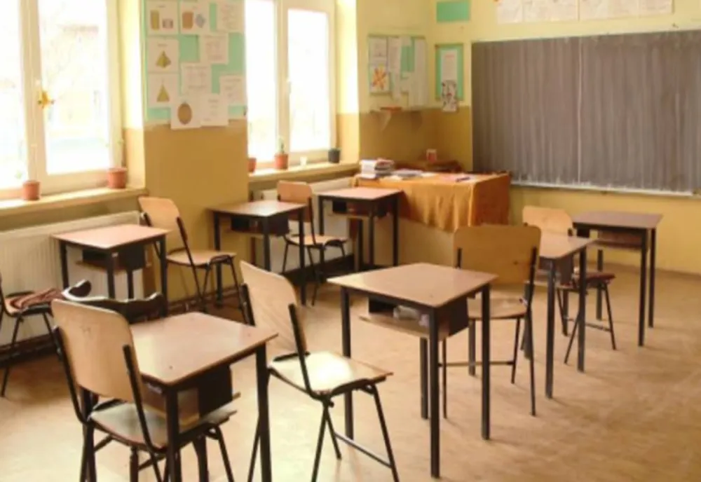 Început de an școlar plin de INCERTITUDINI