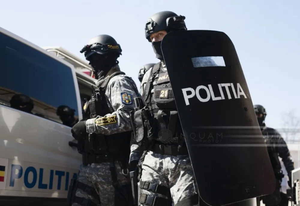 Şapte proxeneţi din Prahova şi Braşov, reţinuţi de poliţiştii din Prahova