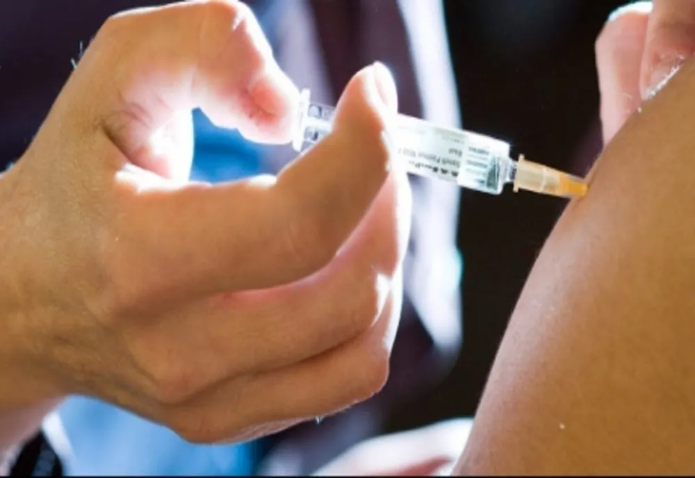 Noi centre de vaccinare anti-covid în Prahova. Prioritate vor avea cadrele didactice