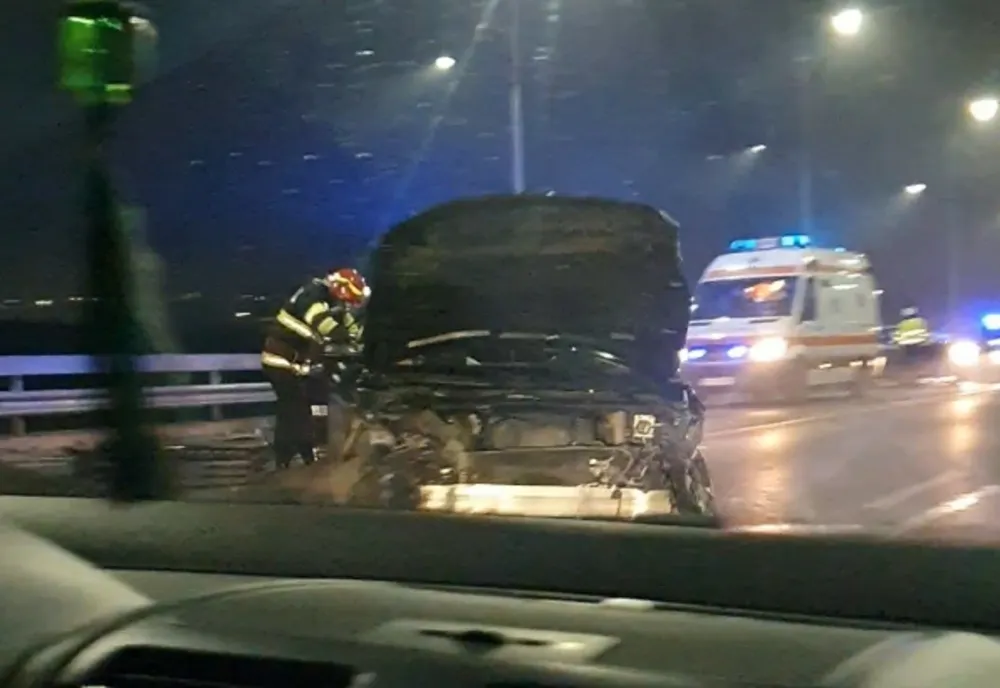 Accident în sensul giratoriu suspendat de la Blejoi-Prahova. Vinovatul este un șofer de 19 ani