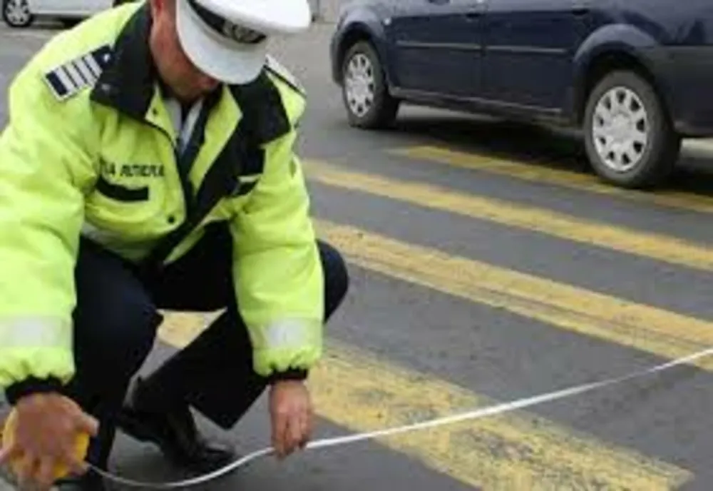Accident rutier pe trecerea de pietoni din Ploiești. O femeie a fost rănită