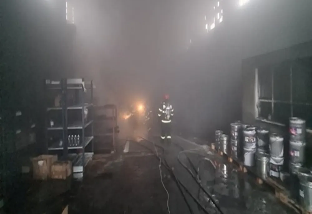 Incendiu la un depozit de produse inflamabile din Prahova