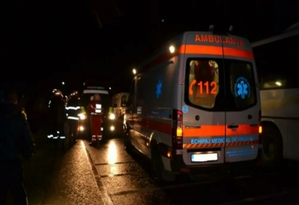 Pieton beat, lovit de o mașină pe o stradă din Ploiești. Autorul a fugit de la locul faptei 