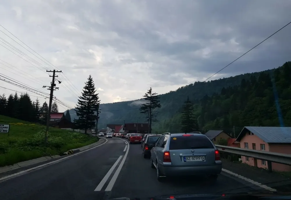 Podul de la Azuga, de pe DN 1, intră în reparații capitale până la finalul anului. Camioanele, deviate pe ruta Cheia – Săcele