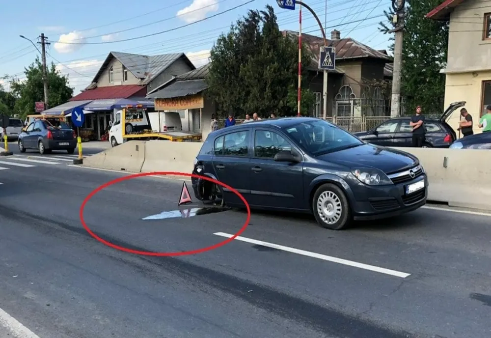 Accident grav pe DN1. Trei auto implicate și un pieton 