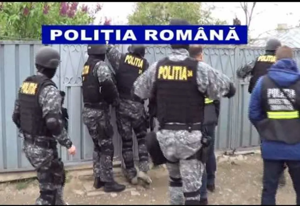 Percheziții în Prahova la persoane bănuite de înșelăciune și abuz în serviciu