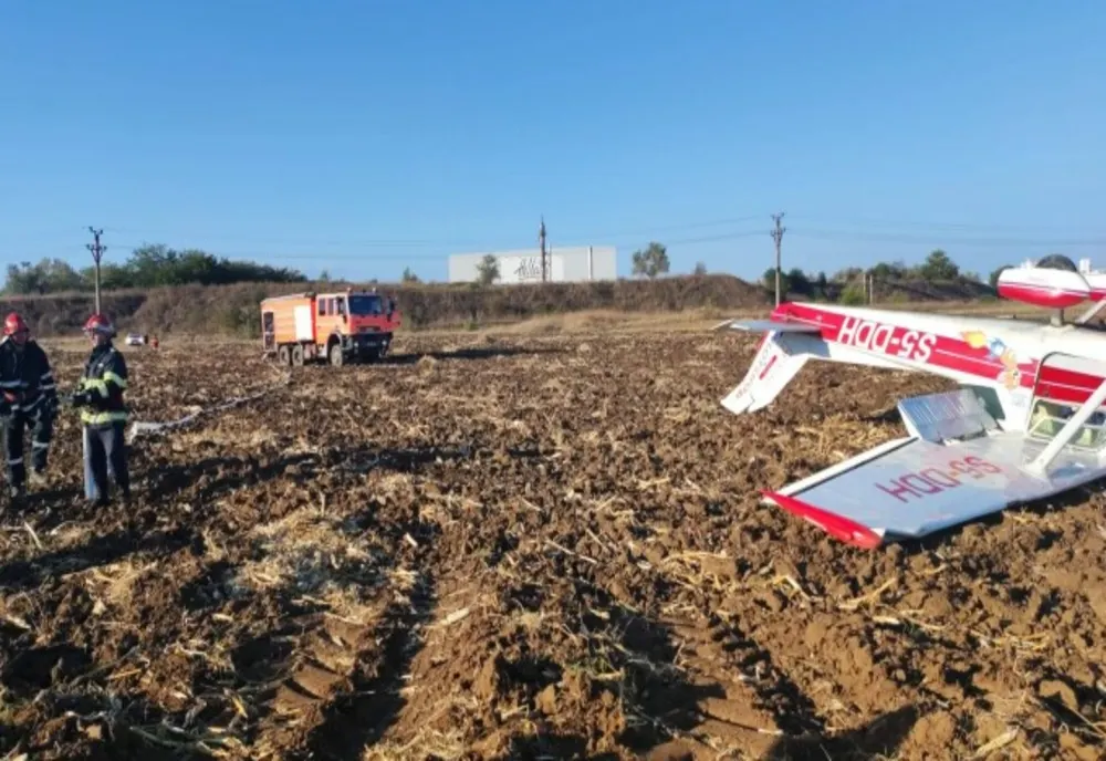 Prahova. Un avion de mic dimensiuni a aterizat forțat pe un câmp