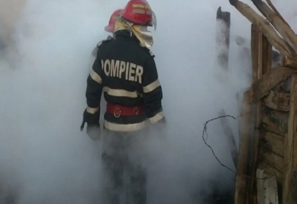 Incendiu în apropierea Spitalului de Pediatrie Ploiești. O bătrână a fost rănită