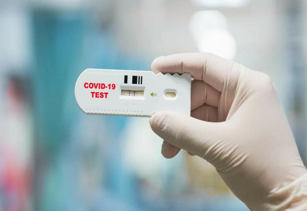 Focar de coronavirus la o societate comercială din Brazi