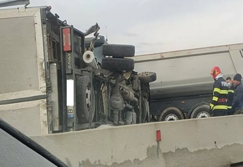 Trafic blocat pe DN 1, spre Ploiești. Imagini de la accidentul de la Bănești