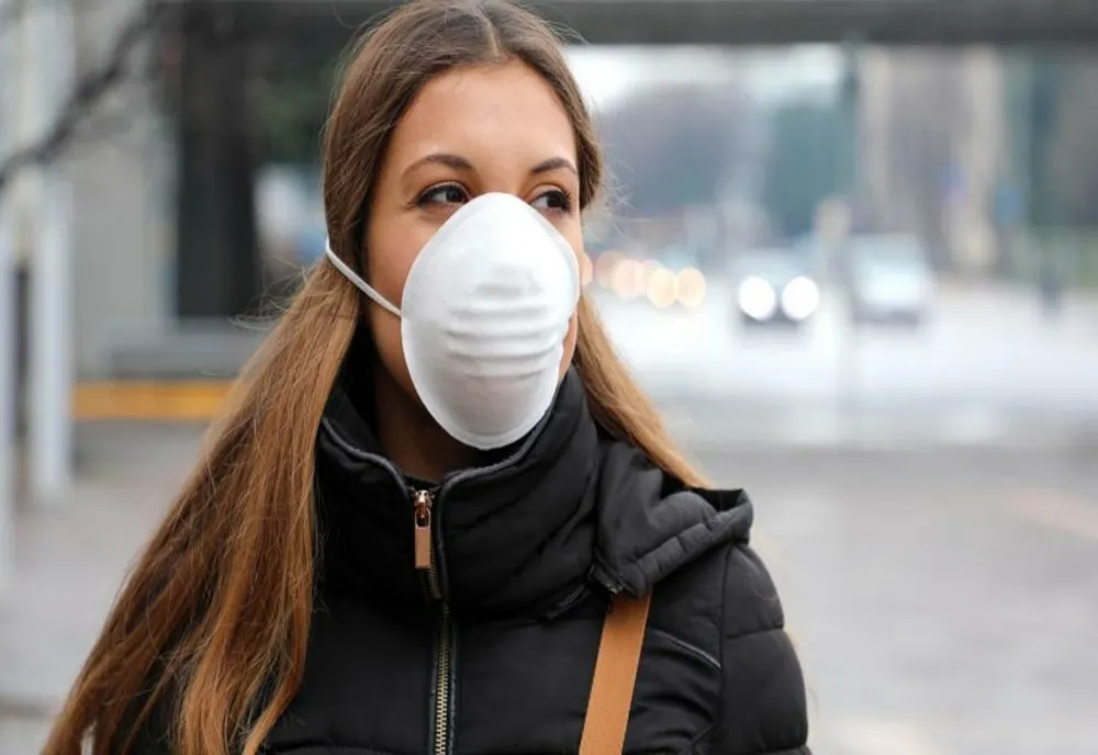 Măştile medicale, din nou obligatorii în toate spaţiile. Cele textile nu sunt permise
