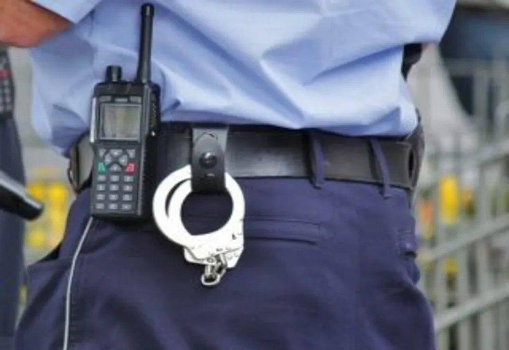  Polițiști din Urlați acuzați că au bătut un copil de 16 ani în secția de Poliție. Adolescentul a ajuns la spital