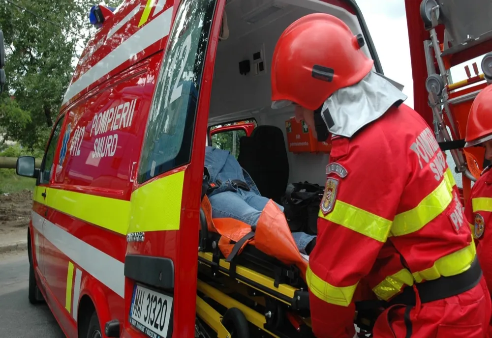 Prahova. Accident pe DJ 100C. O femeie a fost lovită de mașină când traversa strada