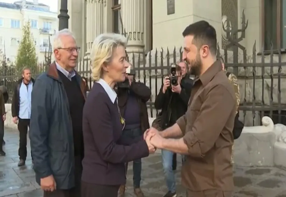 Ursula von der Leyen i-a promis președintelui Volodymyr Zelenski un proces accelerat de aderare la UE