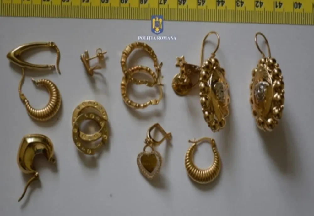 Prahova. Patru bărbaţi arestaţi pentru furtul a 5 kilograme de bijuterii din aur