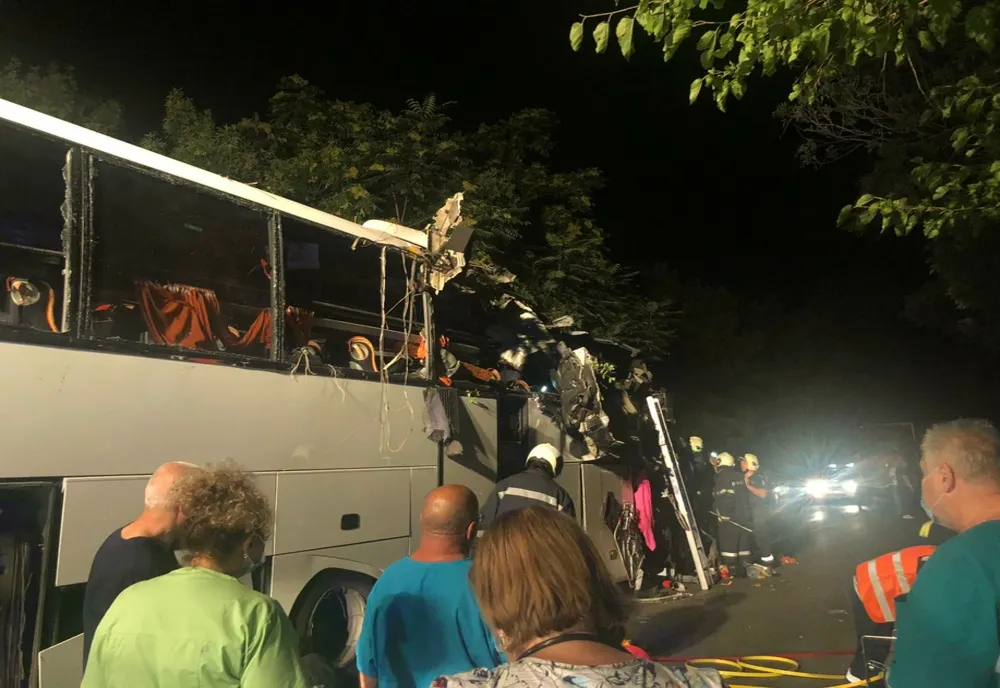 Accident Bulgaria. Cei cinci români răniți, aduși cu elicopterul la Floreasca. Alți 10 pasageri au ajuns în țară