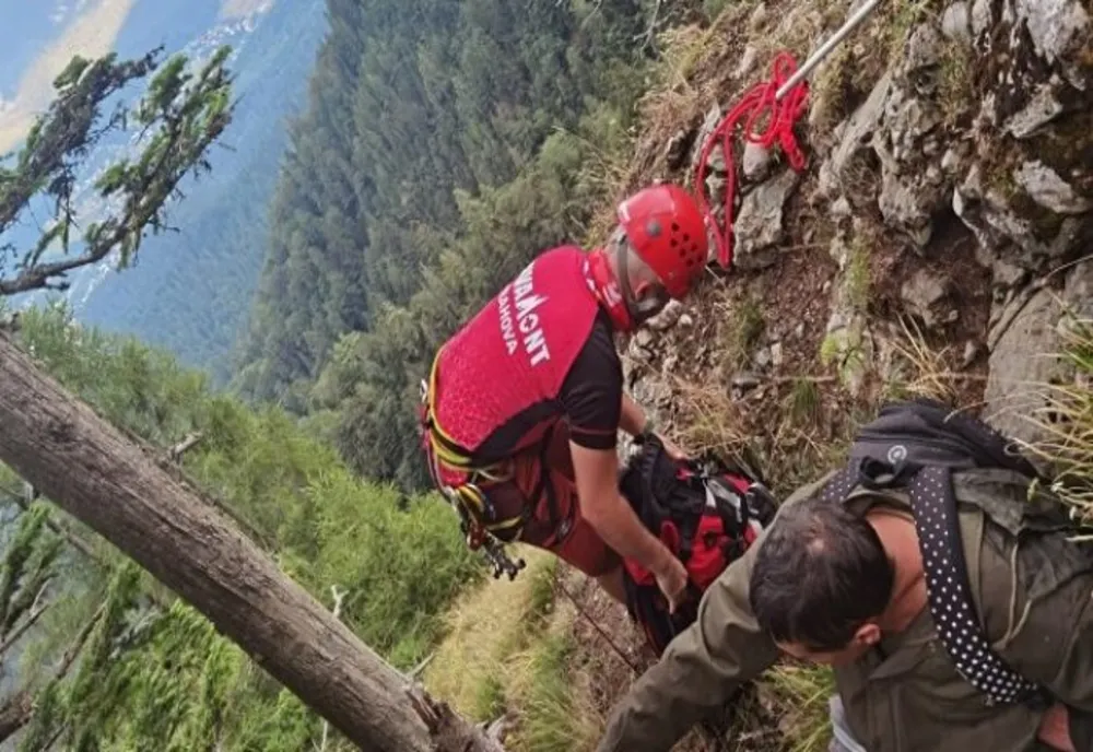 Turist blocat în Bucegi, recuperat de salvamontişti