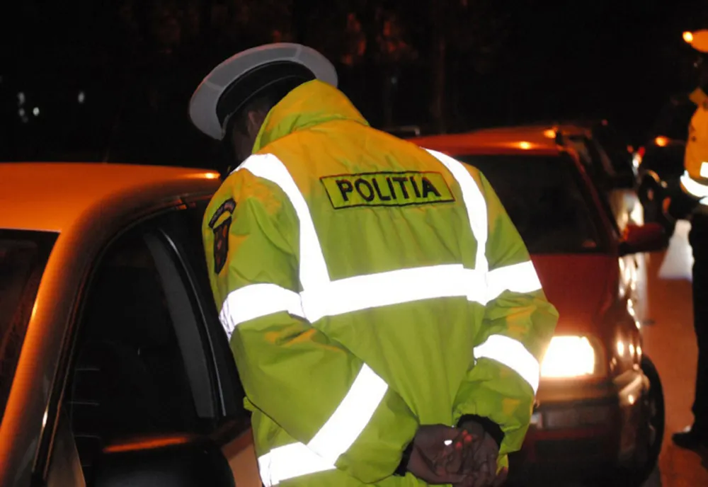 Prahova. Bărbat reținut după ce s-a urcat la volan băut şi fără permis