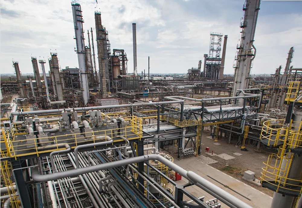 Prahova. Rafinăria Petrobrazi amendă de 100.000 lei după eliberarea de pulberi în atmosferă
