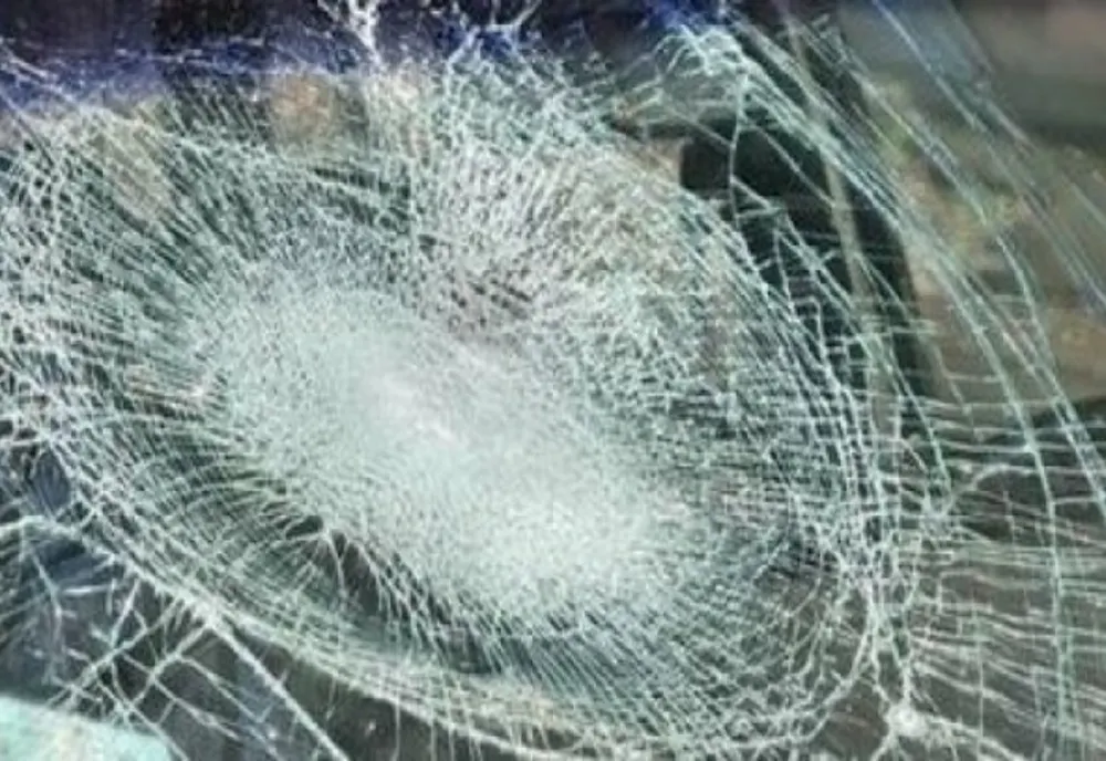 Un prahovean nemulțumit că va fi lăsat fără "cablu", pentru neplata facturii, i-a vandalizat mașina angajatului venit să-l debranșeze