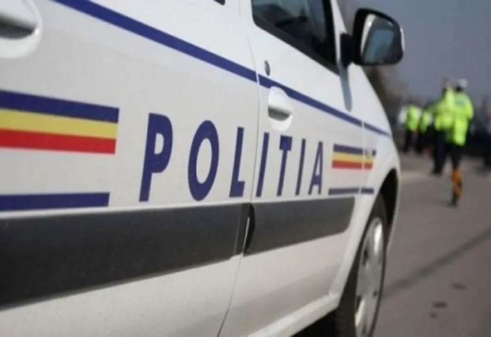 Prahova. Un tânăr fără permis a intrat cu mașina într-un autoturism parcat