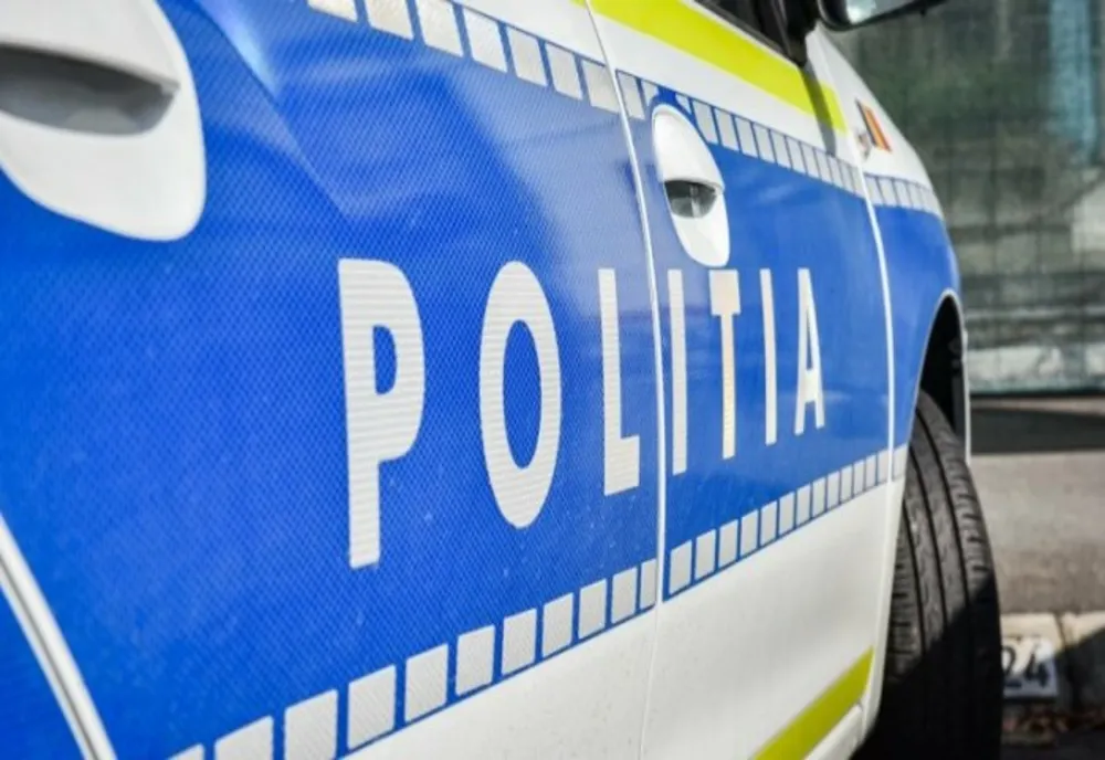 Un escroc care a încercat să păcălească o măicuţă, prins în flagrant de polițiștii prahoveni  