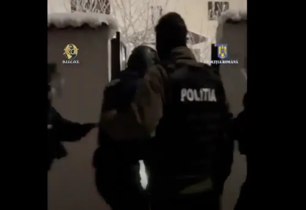 Percheziții în București și în alte două județe, la un grup infracțional specializat în camătă și șantaj
