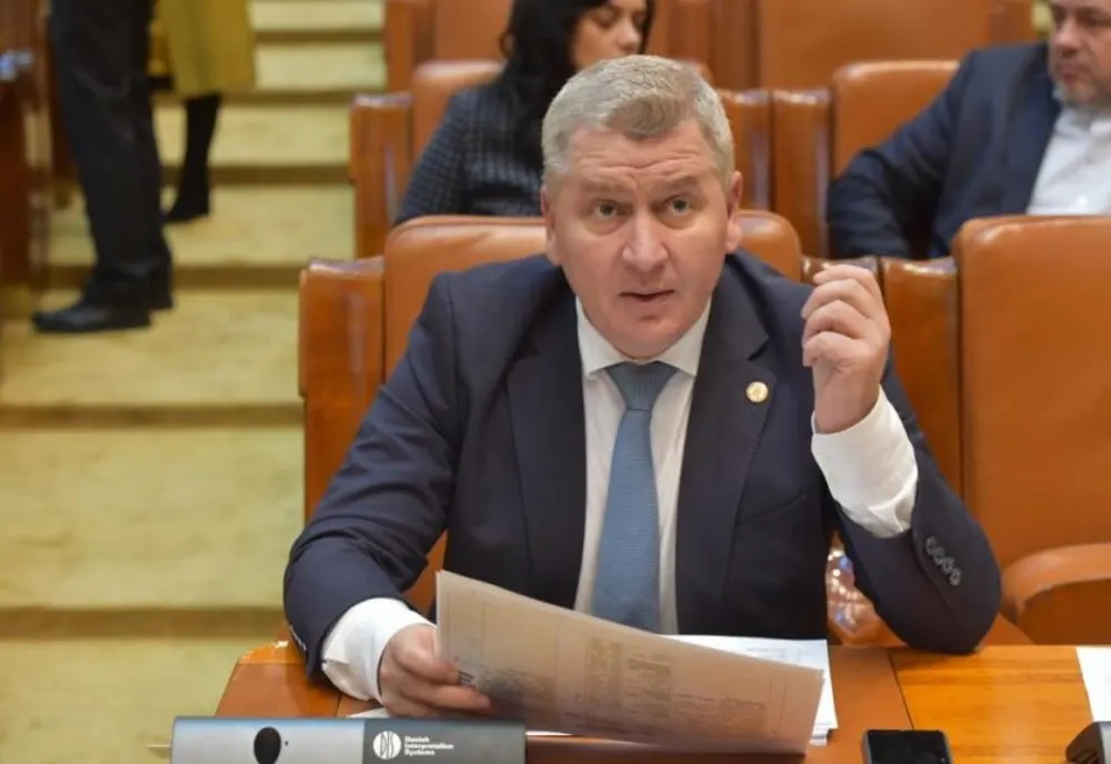FLORIN ROMAN (PNL): ”USR A URCAT 3 SONDAJE CARE AU CLACAT DE FIECARE DATĂ, LA ALEGERILE LOCALE! LASCONI ÎȘI DISPUTĂ LOCURILE 4 ȘI 5”