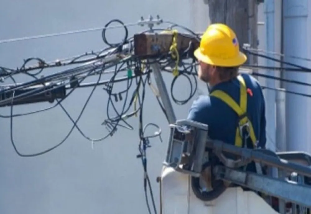 Mai multe localităţi din județul Prahova, fără curent electric din cauza problemelor cauzate de vijelie