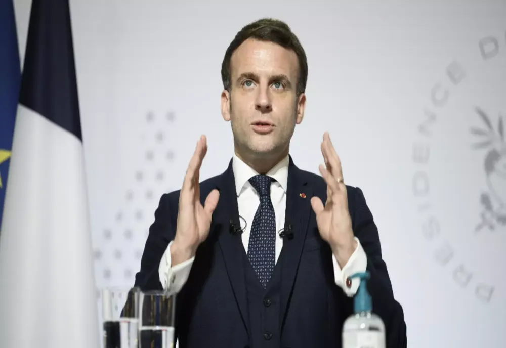 PREȘEDINTELE FRANCEZ EMMANUEL MACRON VREA SĂ INTERZICĂ ACCESUL MINORILOR SUB 15 ANI LA REȚELELE SOCIALE, DUPĂ UN INCIDENT TRAGIC ÎNTR-O ȘCOALĂ